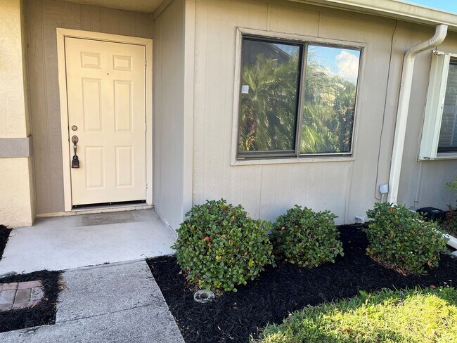 5264 Cedarbend Dr in Ft. Myers, FL - Building Photo - Building Photo