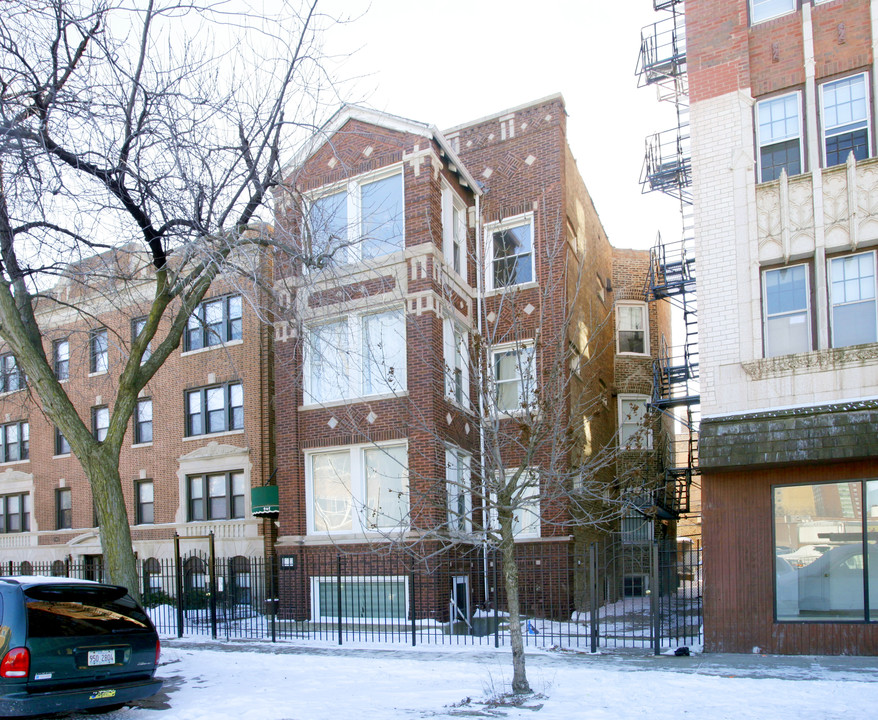 945 W Agatite Ave in Chicago, IL - Building Photo