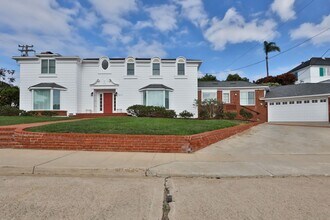 2110 Evergreen St in San Diego, CA - Building Photo - Building Photo
