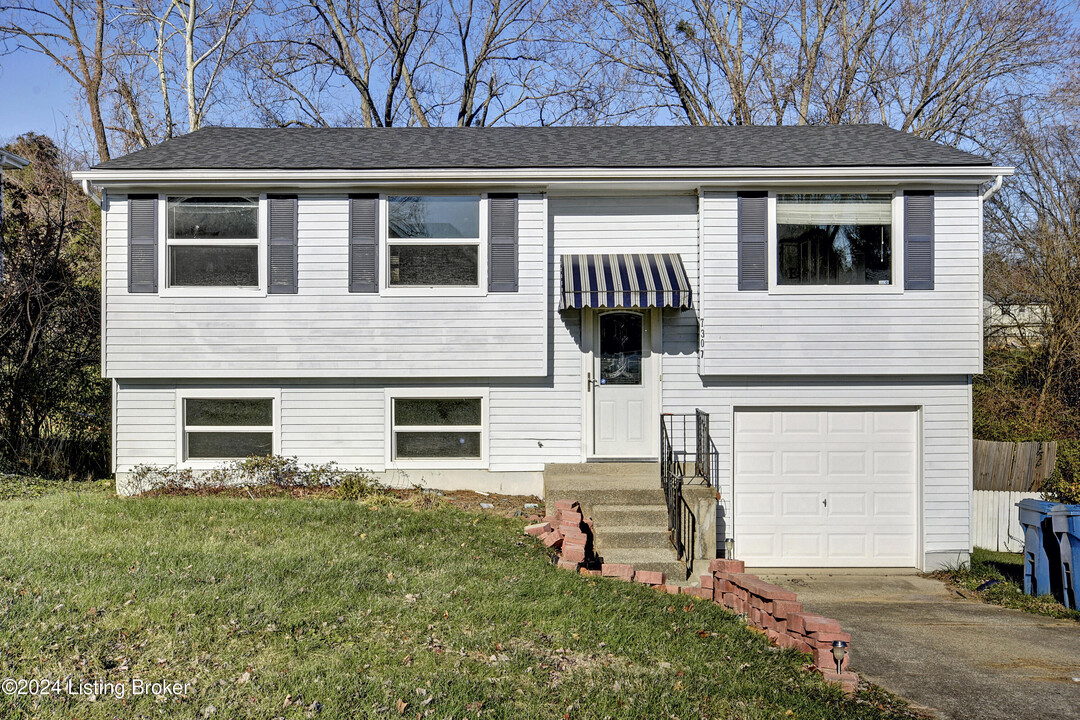 7307 Autumn Bent Way in Crestwood, KY - Building Photo