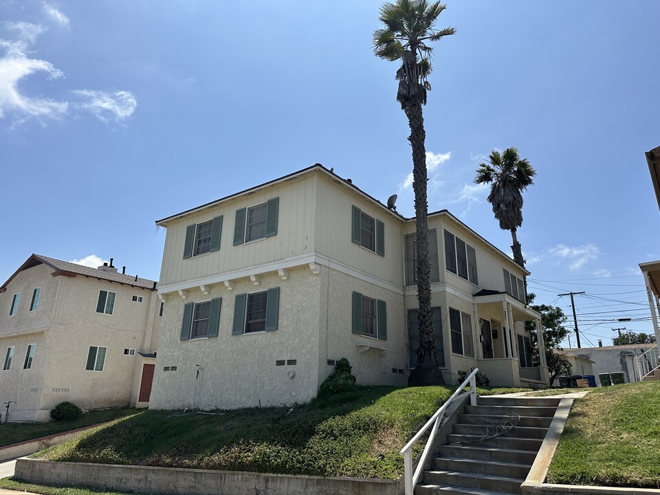 8257 Crenshaw Dr in Inglewood, CA - Building Photo