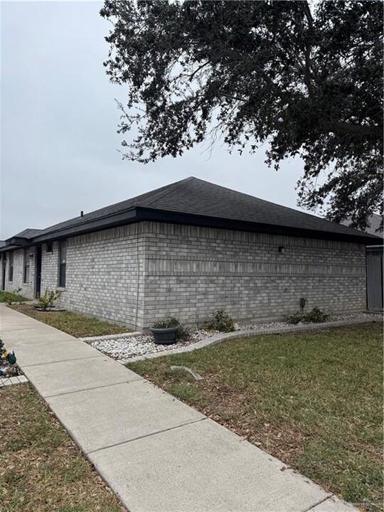 7101 N 8th St in McAllen, TX - Building Photo