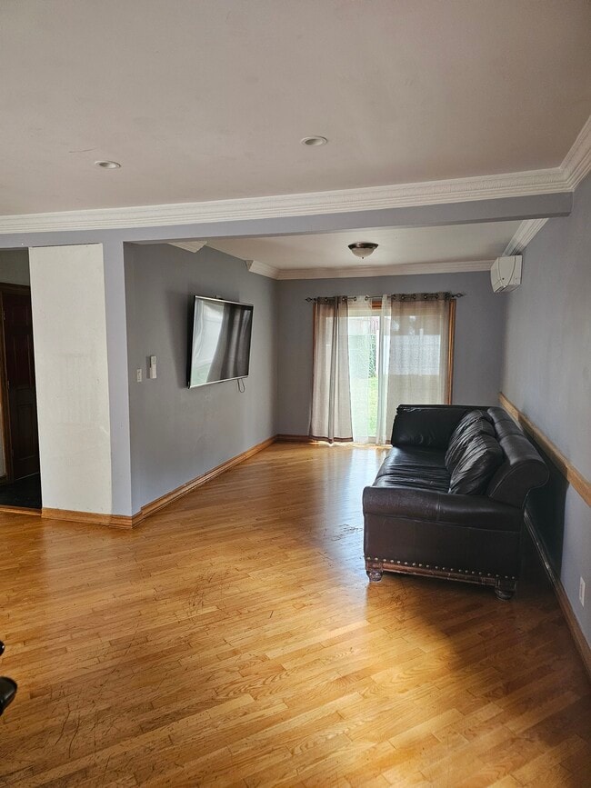 7651 174th St in Fresh Meadows, NY - Foto de edificio - Building Photo