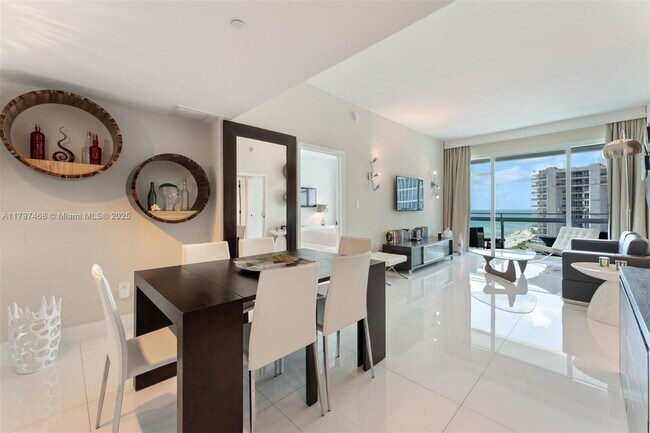 6801 Collins Ave, Unit PH10 in Miami Beach, FL - Building Photo - Building Photo
