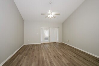 28434 Meadowrush Way in Zephyrhills, FL - Foto de edificio - Building Photo
