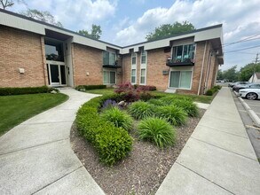 4190 Rochester Rd in Royal Oak, MI - Building Photo - Building Photo