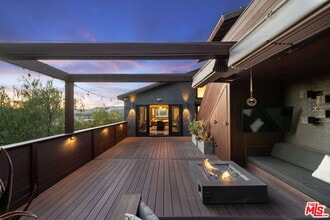 28207 Laura La Plante Dr in Agoura Hills, CA - Building Photo - Building Photo