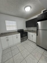 5819 Moseley St in Hollywood, FL - Building Photo - Building Photo