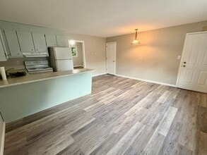3 Peggy Ln in East Lyme, CT - Building Photo - Building Photo
