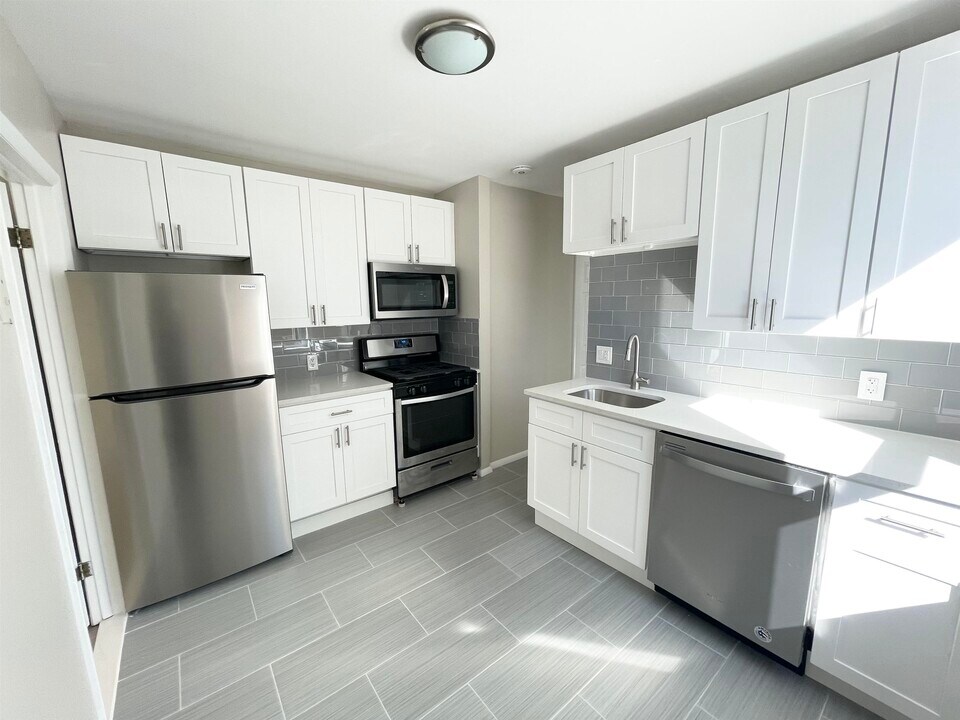 7411 JFK Blvd E in North Bergen, NJ - Building Photo