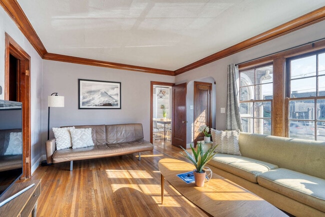 3565 NE Broadway in Portland, OR - Building Photo - Building Photo