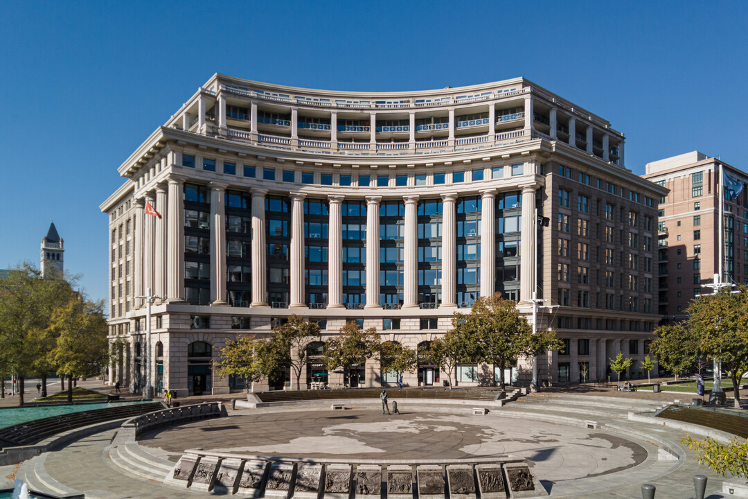 Residences at Market Square - West Tower in Washington, DC - Building Photo