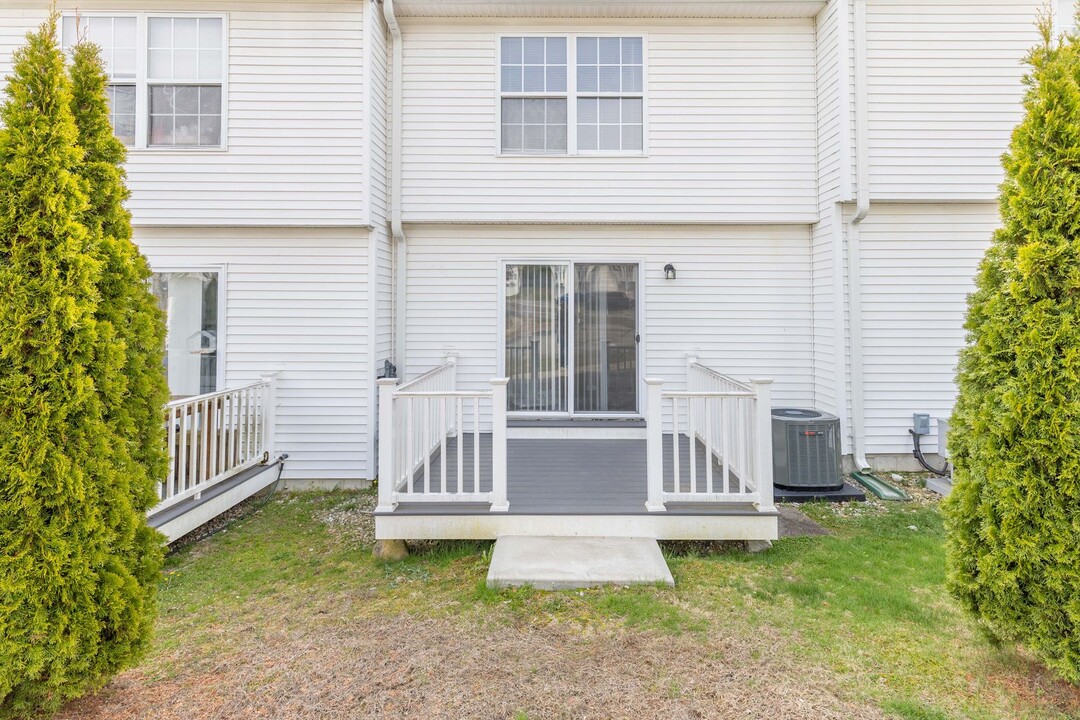 41 Thames Height Ln in Groton, CT - Building Photo