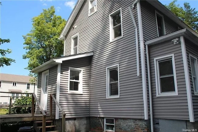 35 S Chestnut St, Unit 35A in New Paltz, NY - Foto de edificio - Building Photo
