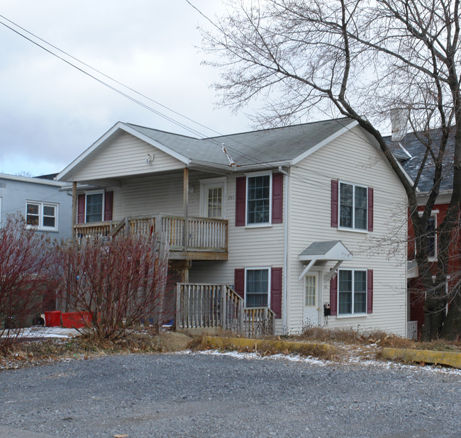 607 W College Ave in State College, PA - Foto de edificio - Building Photo