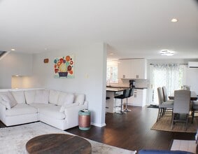 12 Middlefield St in Groton, CT - Building Photo - Building Photo