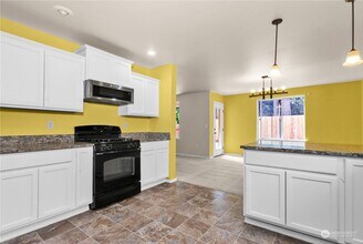 4303 17th Way NE in Olympia, WA - Foto de edificio - Building Photo