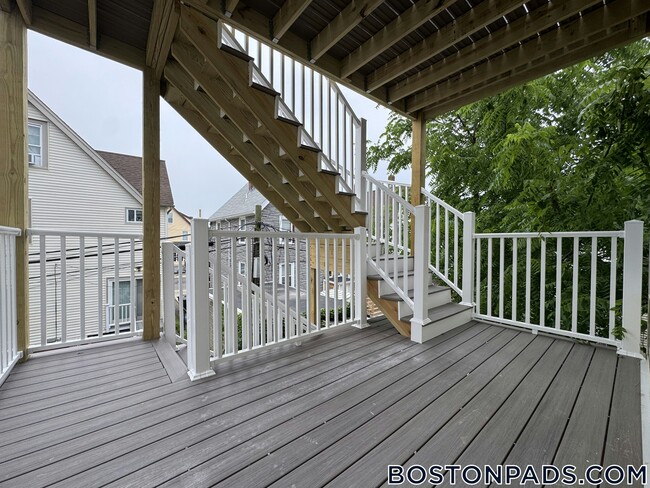 10 Cawfield St, Unit 2 in Boston, MA - Building Photo - Building Photo