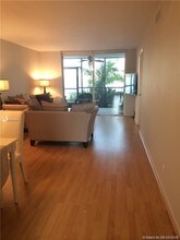 113 Lake Emerald Dr-Unit -108 in Oakland Park, FL - Building Photo - Building Photo