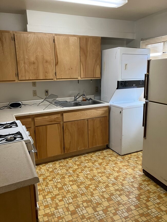 107 Pine St in Herlong, CA - Building Photo - Building Photo