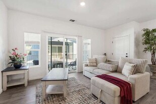 6475 Stockton Blvd in Sacramento, CA - Building Photo