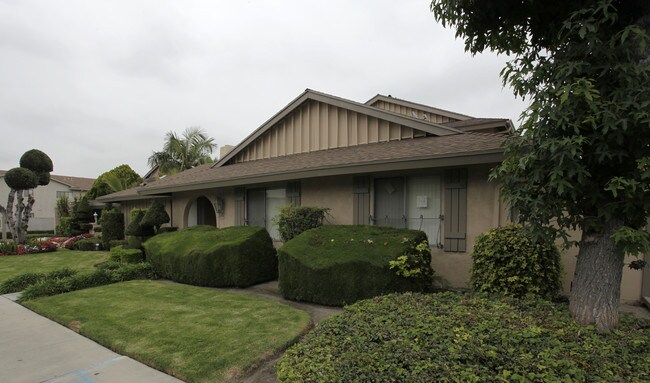 Hacienda Real Apartments in Anaheim, CA - Building Photo - Building Photo