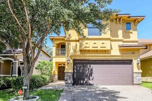 9813 Sandhill Dr, Unit 62 in Laredo, TX - Building Photo