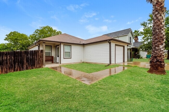 7335 Coers Blvd in Converse, TX - Building Photo - Building Photo