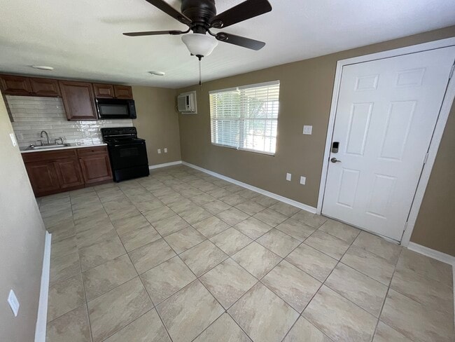 1205 W Pierce St, Unit 1205 in Lake Alfred, FL - Foto de edificio - Building Photo