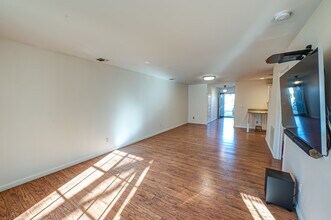 1113 Savoy Dr in Melville, NY - Building Photo - Building Photo