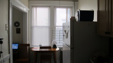 251 Kelton St, Unit 10 in Boston, MA - Foto de edificio - Building Photo