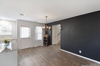 1025 Pacific Monarch, Unit 5 in San Antonio, TX - Building Photo - Building Photo