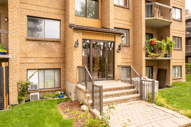 1655 Du Souvenir Boul in Laval, QC - Building Photo - Building Photo