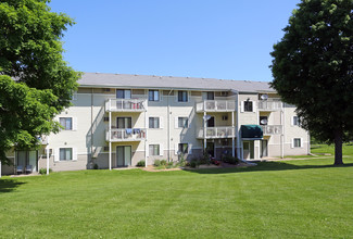 Evergreen Terrace in Des Moines, IA - Foto de edificio - Building Photo