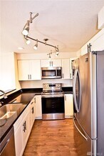 1315 S Puget Dr, Unit C17 in Renton, WA - Foto de edificio - Building Photo