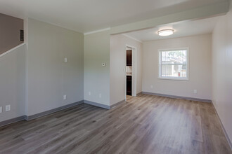 Homestead Village Townhomes in Rochester, MN - Building Photo - Interior Photo