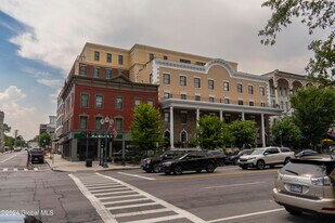 19 Washington St in Saratoga Springs, NY - Building Photo