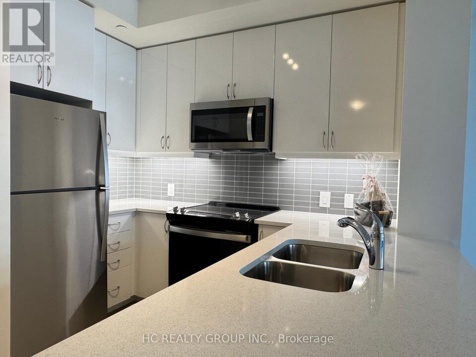 4955-4955 Yonge St in Toronto, ON - Building Photo