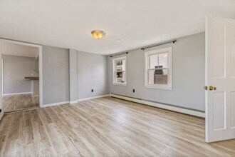 83 Richardson St in Bath, ME - Foto de edificio - Building Photo