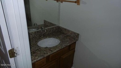 3200 Crystal Oaks Ln in Morehead City, NC - Building Photo - Building Photo