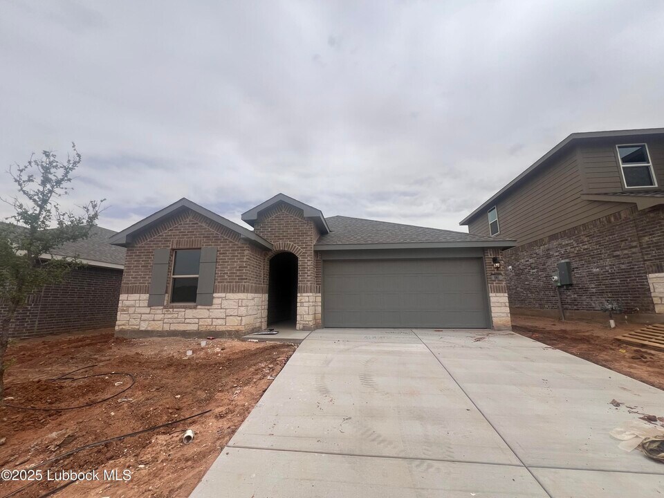 617 E 14th St in Wolfforth, TX - Building Photo