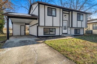 11 Carriage Lane in Glen Carbon, IL - Building Photo - Building Photo