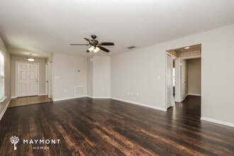 13221 Waterford Castle Dr, Unit Lakeside Manor Apt 607 in Dade City, FL - Building Photo - Building Photo