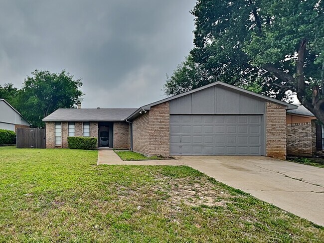 7512 Parkwood Ln