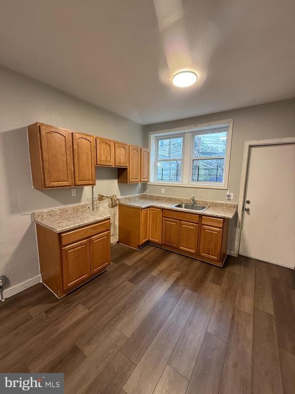 property at 2009 E Tioga St