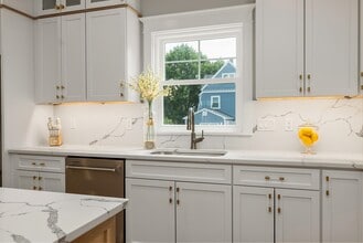 1230 Islington St in Portsmouth, NH - Building Photo - Building Photo