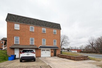 100 Rennard Ter in Philadelphia, PA - Building Photo - Building Photo