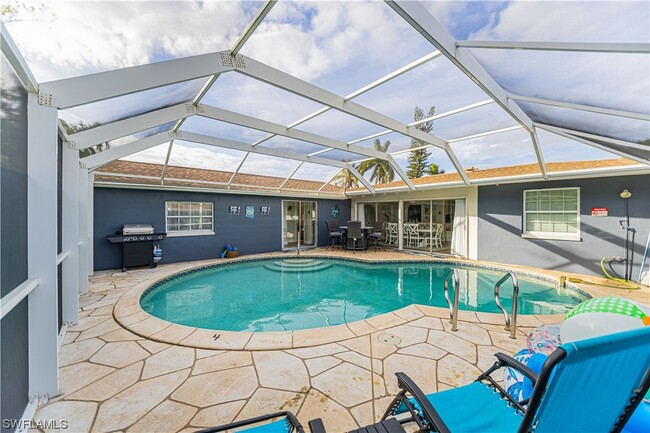 4690 Parrot Ave in Naples, FL - Foto de edificio - Building Photo