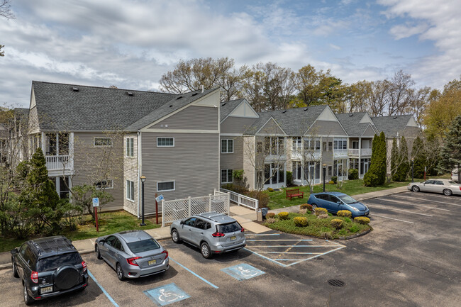 Harrogate Retirement Community in Lakewood, NJ - Foto de edificio - Building Photo