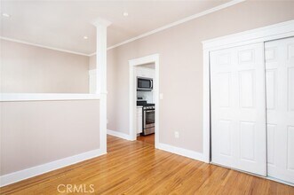 113 N Columbus Ave in Glendale, CA - Building Photo - Building Photo